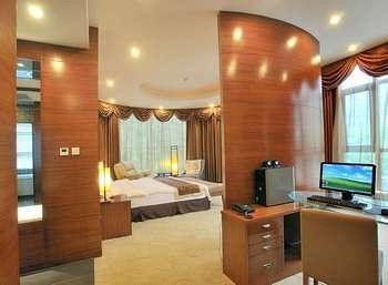 Luanchuan Re-Channel Ferry Lake Hotel Gucheng  Экстерьер фото